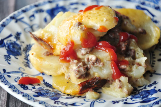 Cheap and Cheesy Hamburger Casserole