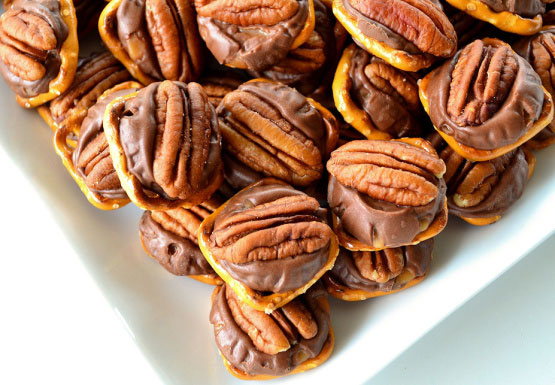Pecan Rollo Bites